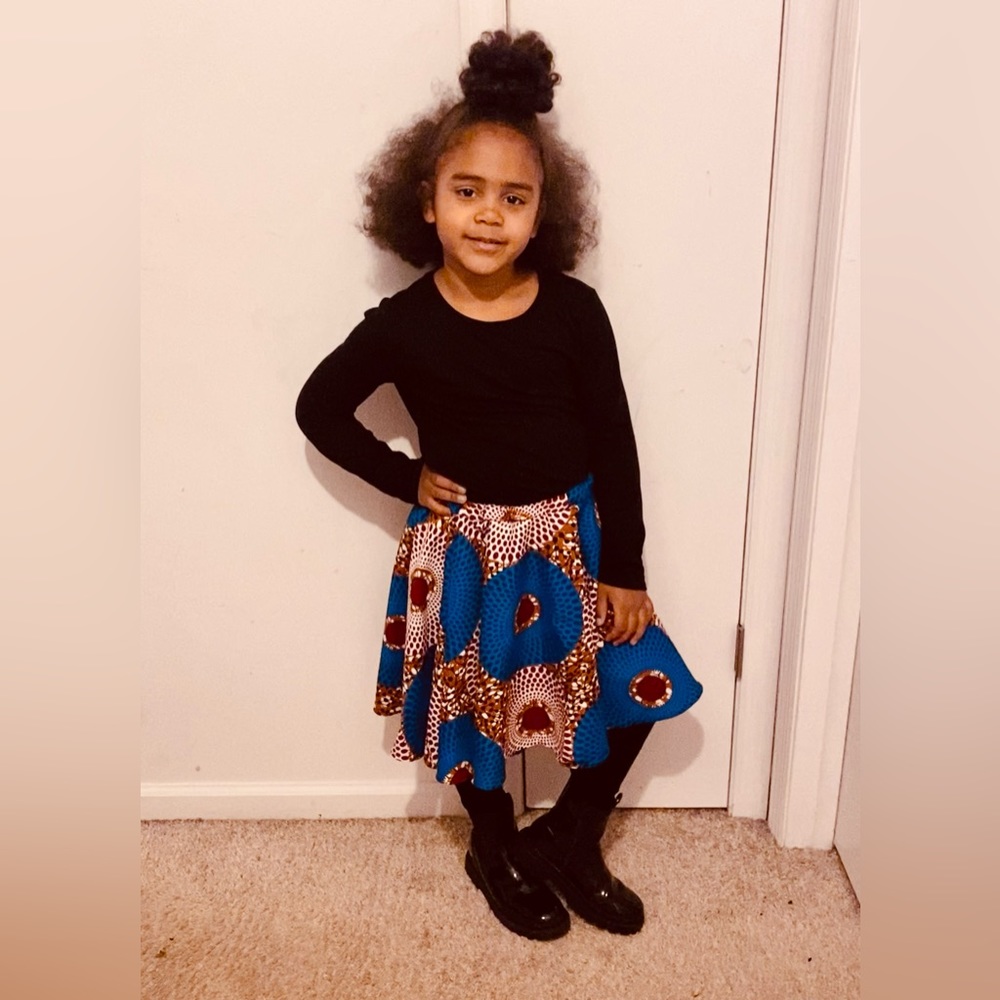 Little girl African print skirt. Made cotton polyester fabric.  The skirt is new
